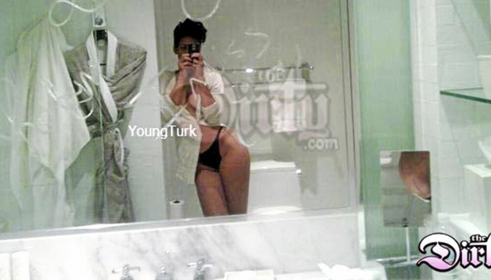 En serie bilder av Rihanna i lettkledd og avkledde positurer har funnet veien ut på nettet.