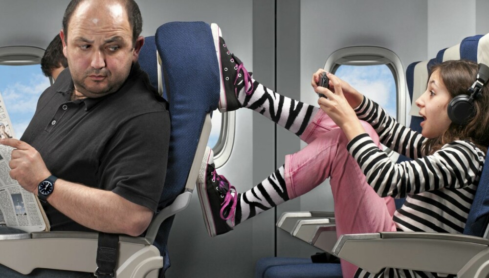 NEI TAKK! Barn som sparker i setet ditt på flyet synes folk flest er irriterende oppførsel som virkelig kan ødelegge flyreisen.