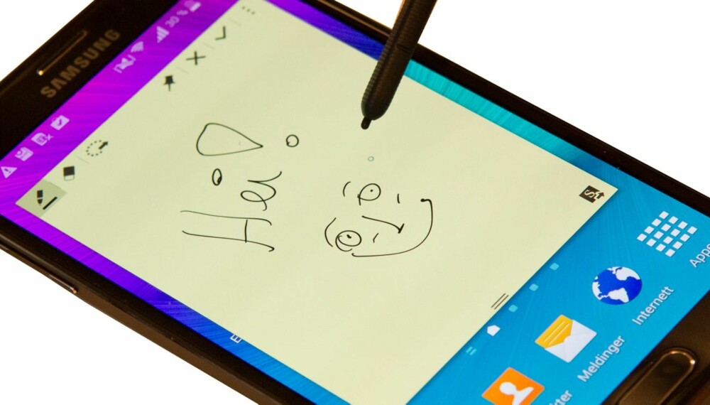 SKRIV I VEI: Galaxy Note 4 er utstyrt med en penn som du kan bruke for å ta notater, tegne eller redigere bilder og utklipp med.