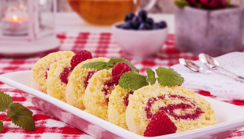 Rullekake er den enkleste kaken å bake! Fyll den med deilig syltetøy og server en kremklatt til.
