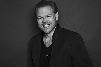 SMINKEEKSPERT: Henrik Steen har hatt en lang og suksessfull karriere som makeupartist. SMINKEEKSPERT: Henrik Steen har hatt en lang og suksessfull karriere som makeupartist.