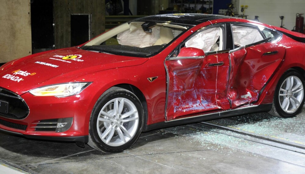 TESLA: Model S får fem av fem mulige stjerner i EuroNCAPs kollisjonstest. FOTO: EuroNCAP