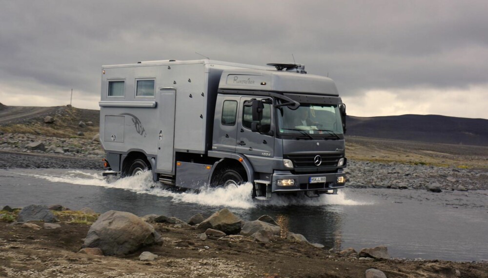 USTOPPELIG: Nyala Family har firehjulstrekk og tar seg frem nesten overalt. Her i aksjon på Island.