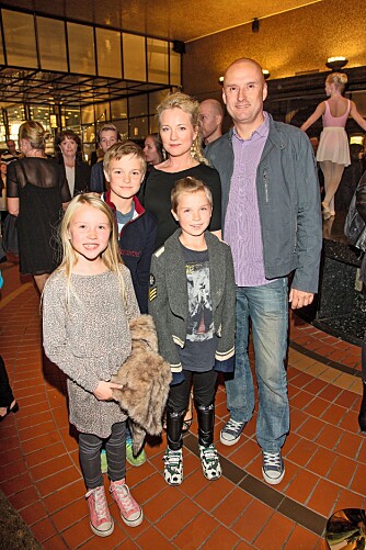 STOR FAMILIE: Hedda med to av sine barn, Ylvali og Fryd, og hennes samboer Stein Jacobsen med hans sønn Helge.
