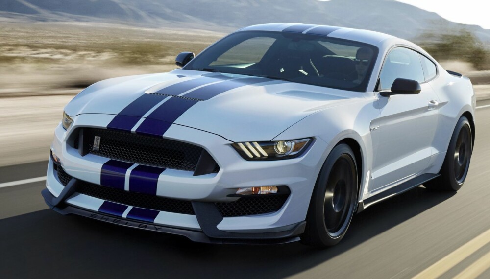IKON: Ford Mustang Shelby 350GT kommer med den sterkeste selvpustende V8-eren som Ford noensinne har bygget. At den er selvpustende innebærer at motoren ikke får hjelp av turbo eller kompressor. FOTO: Ford IKON: Ford Mustang Shelby 350GT kommer med den sterkeste selvpustende V8-eren som Ford noensinne har bygget. At den er selvpustende innebærer at motoren ikke får hjelp av turbo eller kompressor. FOTO: Ford