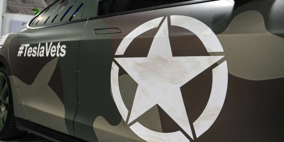 Tesla Model S Veterans Day, FOTO: Tesla/SS Customs