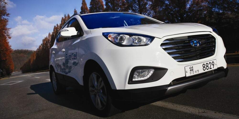 SERIEPRODUSERT: Hyundai har begynt serieproduksjon av ix35 med brenselceller drevet av hydrogen. Bilen kan kjøpes til odel og eie. FOTO: Hyundai