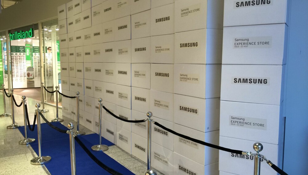UNBOXING: I dag pakker Samsung ut sin første Samsung Experience Store i Norge.