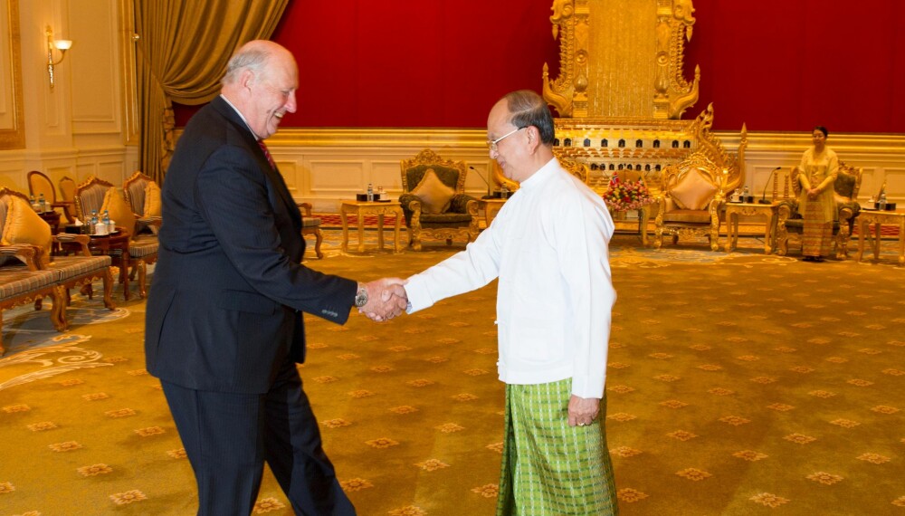 GOD STEMNING: Humøret var på topp da president Thein Sein tok i mot kong Harald.