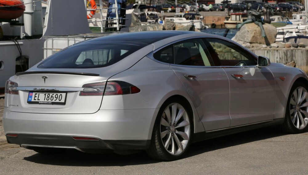 GODT GRUNNLAG: 350 000 eiere av ett til tre år gamle biler har deltatt i undersøkelsen, og dommen er klar: Tesla Model S er den bilen flest eksisterende eiere kan tenke seg å kjøpe igjen. FOTO: Terje Bjørnsen