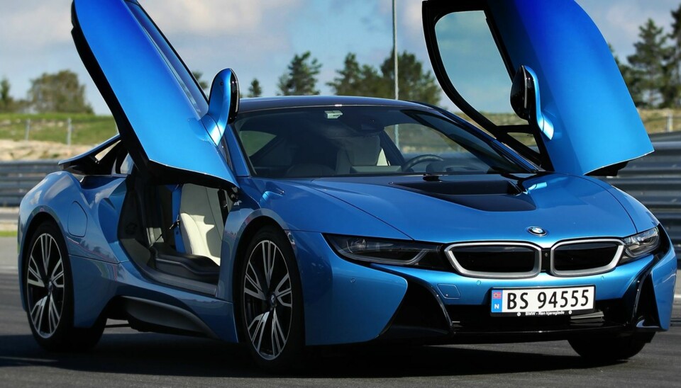 SUPERHYBRID: BMW må tilbakekalle 12 av 19 BMW i8 solgt i Norge grunnet svakheter i et sveisearbeid. FOTO: Petter Handeland