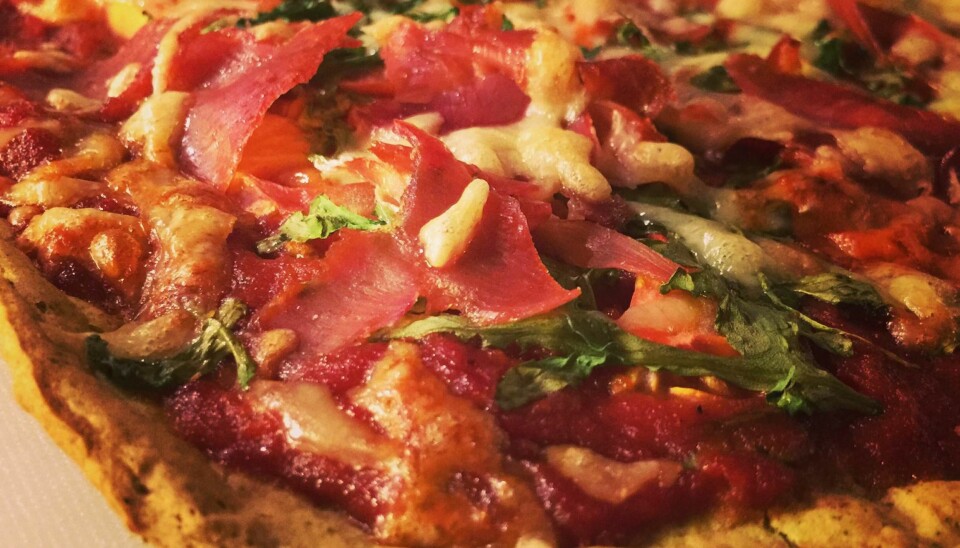 SUNN PIZZA: Nina var skeptisk, men den supersunne pizzaen ligger nå an til å bli en ny favoritt.