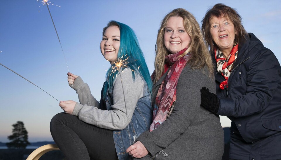 MUNTER FAMILIETRIO: – Er det noe vi jentene deler, så er det humor. Ofte ler vi så tårene triller, forteller Anita, datteren Kaja og mamma Turid.