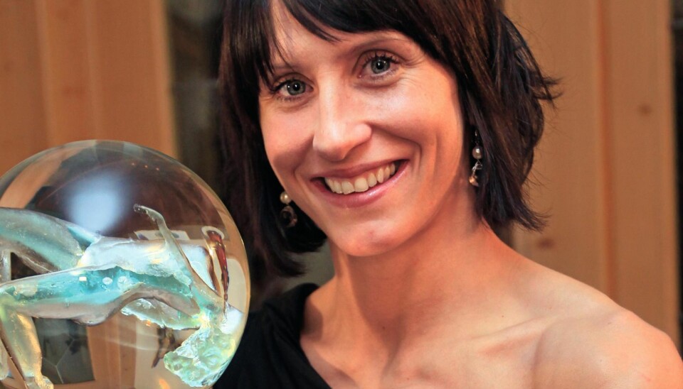 STERK I MANGE ÅR: Marit Bjørgen har hatt mye muskler i årevis. Her er skidronningen med beviset på at hun ble årets kvinnelige utøver i 2012.