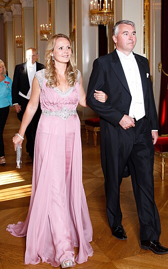 ROSA PÅ BALL: Høyre-paret var gjester på slottet under statsbesøket fra Tyskland.