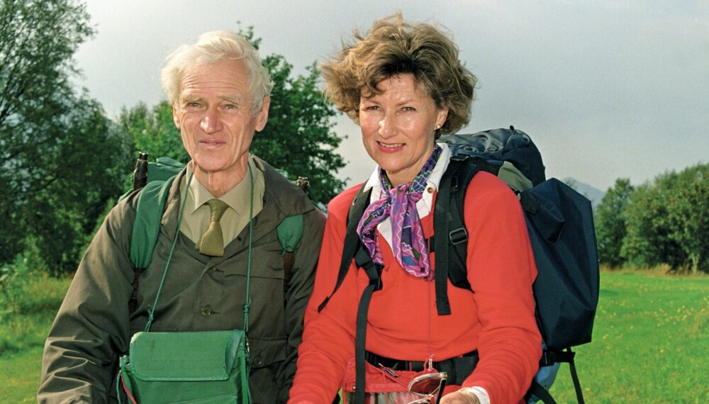 FJELLETS VENNER: Claus Helberg og dronning Sonja på en av sine mange fjellturer. At begge to fikk æresmedlemskap i Den Norske Turistforening er ikke så rart.