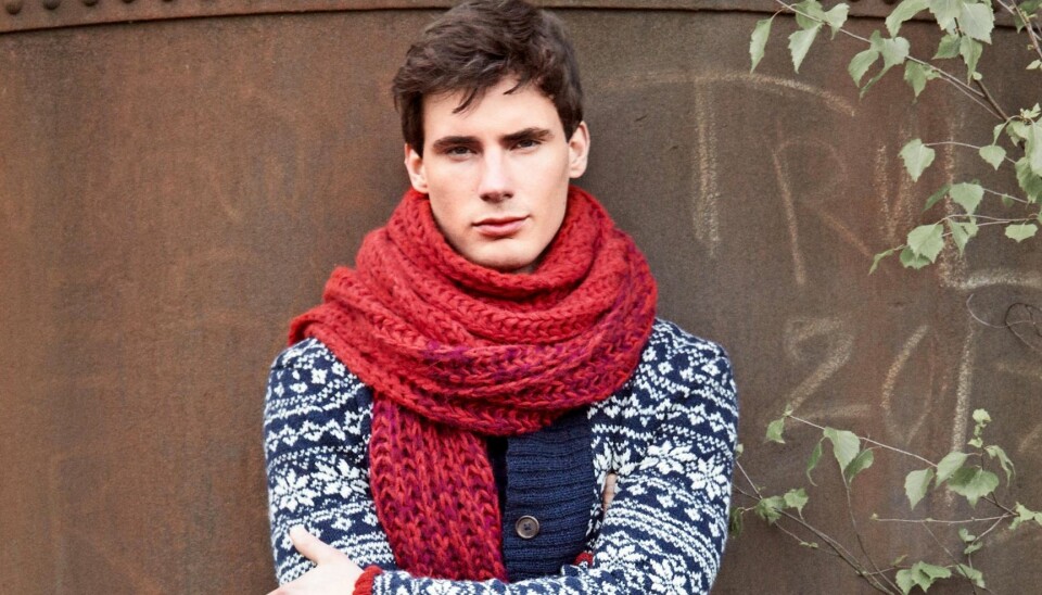 Bente Presterud Røvik har designet dette flotte skjerfet for Rauma Ullvarefabrikk AS.