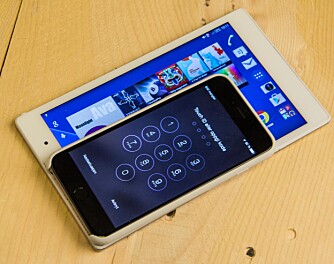 NETTBRETT: Her er iPhone 6 Plus lagt over en Xperia Z3Tabler Compact for å vise hvor stor den er. NETTBRETT: Her er iPhone 6 Plus lagt over en Xperia Z3Tabler Compact for å vise hvor stor den er.