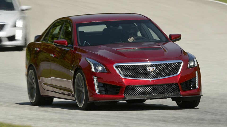 CADILLAC: Cadillac CTS-V mener business. Noe så inni granskauen seriøs business. ALLE FOTO: Produsent