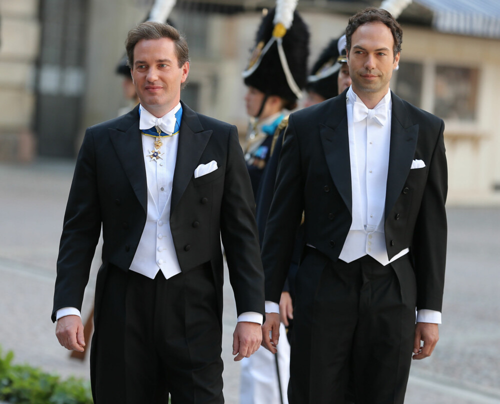 BRUDGOM OG FORLOVER: Her er prinsesse Madeline sin ektemann Chris O'Neill dagen de giftet seg, og forloveren Cedric Notz, kledd nesten identisk. BRUDGOM OG FORLOVER: Her er prinsesse Madeline sin ektemann Chris O'Neill dagen de giftet seg, og forloveren Cedric Notz, kledd nesten identisk.