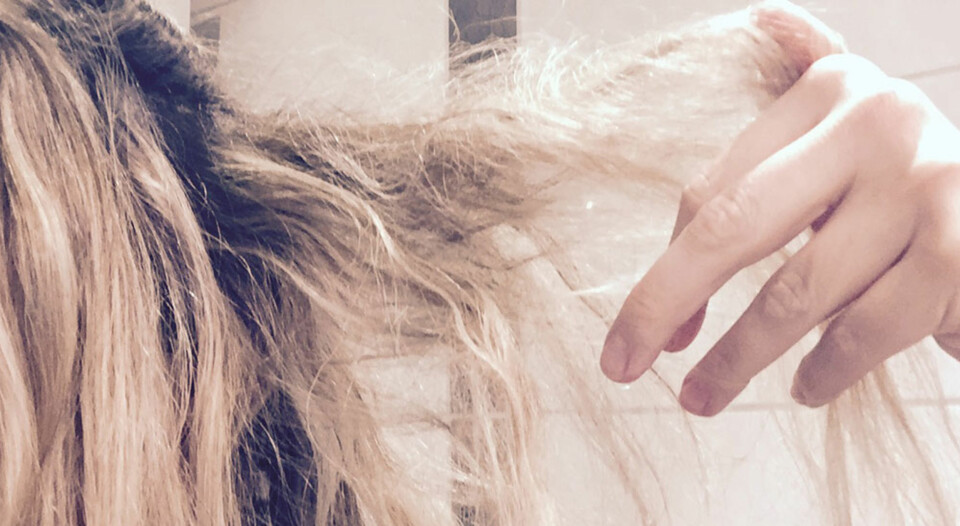 FLOKEROT: Det er ikke en gang nødvendig å forsøke å rette dette med stylingjern. Gre ut flokene og prøv igjen!