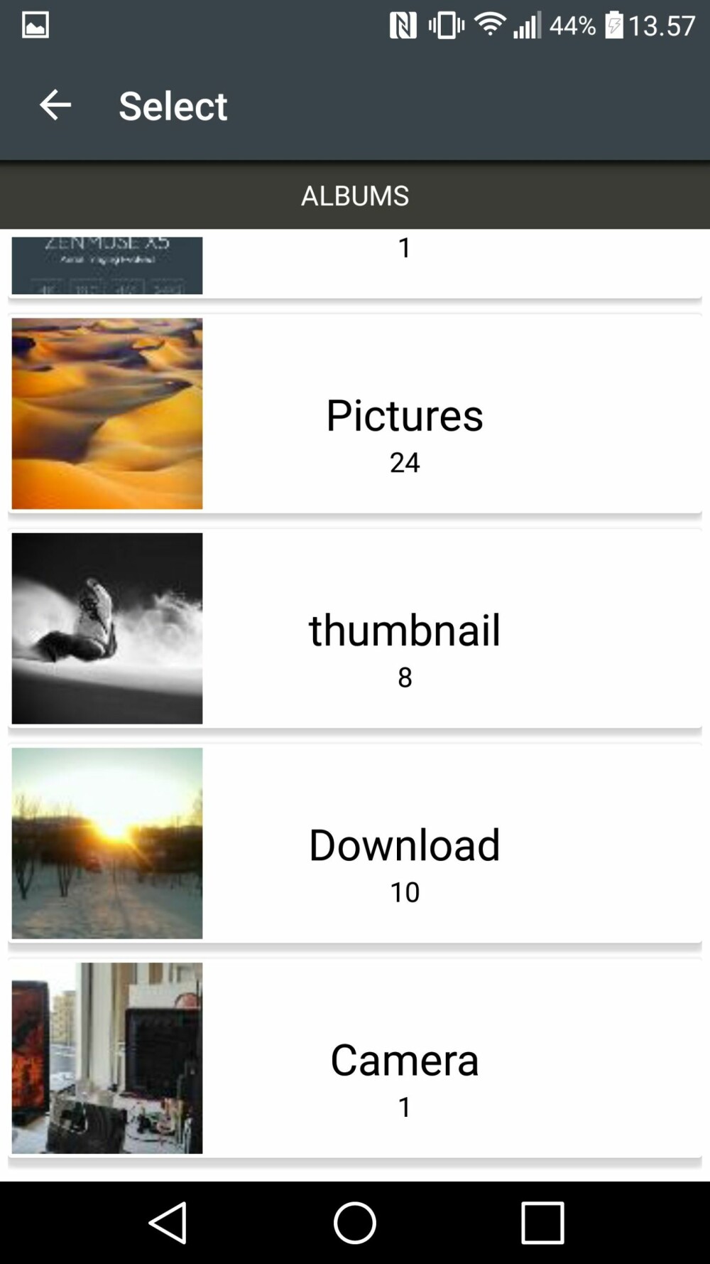 Trykk på galleri-ikonet øverst i appen.
Finn mappen med bildene du vil bruke (vanligvis «Camera»).