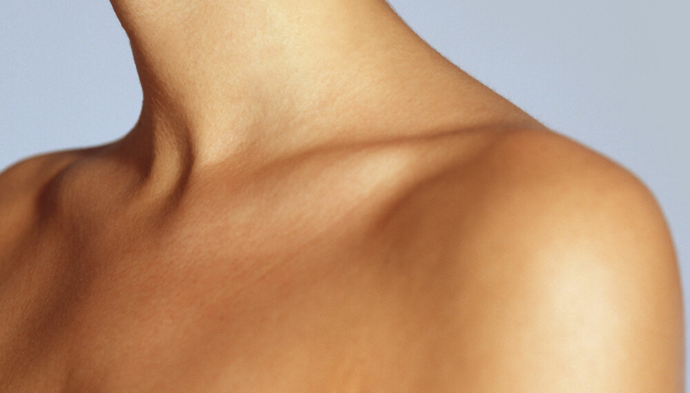 VIKTIG OMRÅDE: Når du smører ansiktet, bør du også huske å smøre hals- og brystområde. Men vet du hvorfor?