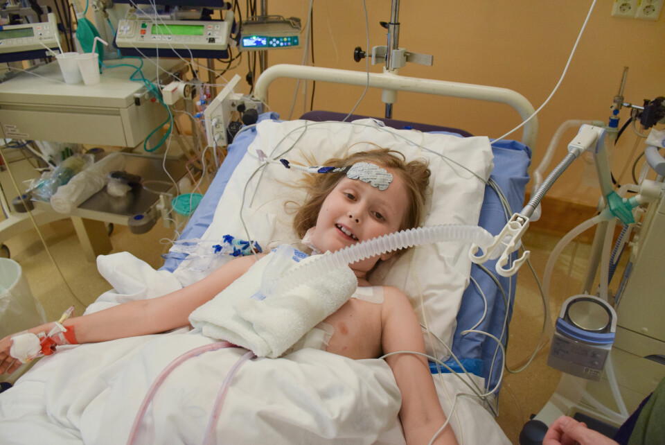 STOR OPERASJON: Fra Isabell ble lagt i narkose, til hun våknet med et nytt hjerte som slo, gikk det bare 2 1/2 time. Hun må gå på immundempende medisiner resten av livet for at ikke kroppen hennes skal støte bort det nye hjertet.