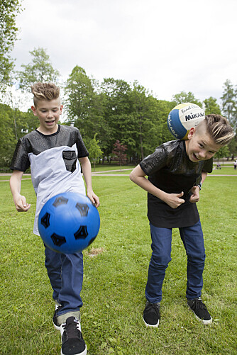 Fotballfrelst: Begge guttene spiller fotball hjemme i Trofors på fritiden, og Marcus kan fortelle at de har arvet ballfølelsen av pappa Kjell Erik.