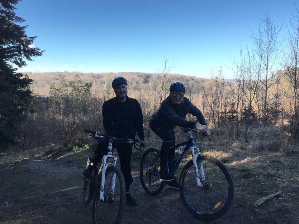 Vi skal ærlig innrømme at vi humret litt da vi hørte at de tilbyr mountainbike på Comwell Sport Hotell. Danmark er kanskje ikke mest kjent for sitt kuperte terreng. Men pipen hadde fått en litt annen lyd etter at Bike-Mike hadde dratt oss gjennom løypa.