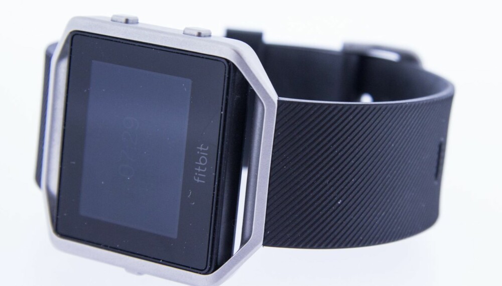 DELTE MENINGER: Hvorvidt Fitbit Blaze er pen eller ei er det delte meninger om. Vi likte den godt, men ser at den kan være litt for maskulin for enkelte. DELTE MENINGER: Hvorvidt Fitbit Blaze er pen eller ei er det delte meninger om. Vi likte den godt, men ser at den kan være litt for maskulin for enkelte.