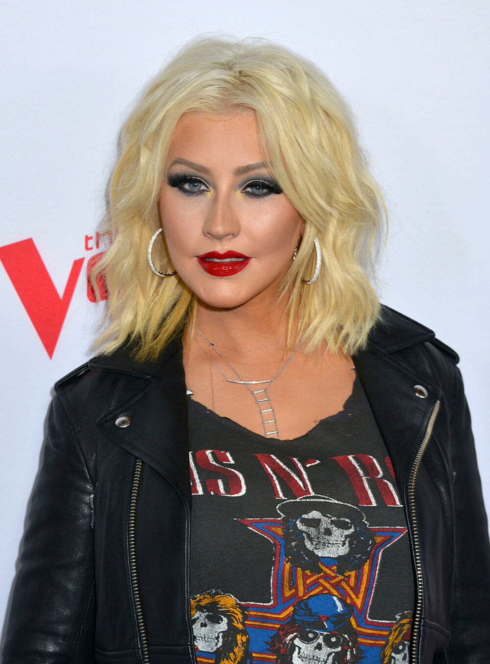 FEIL BRYNSFARGE: Christina Aguilera kunne med fordel gått for en litt varmere tone på brynene sine.