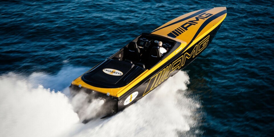 FIRE TURBOER: De to aluminiums-V8-erne i båten har, i likhet med V8-eren i AMG GTS, to turboer hver og yter totlat 3100 hestekrefter.