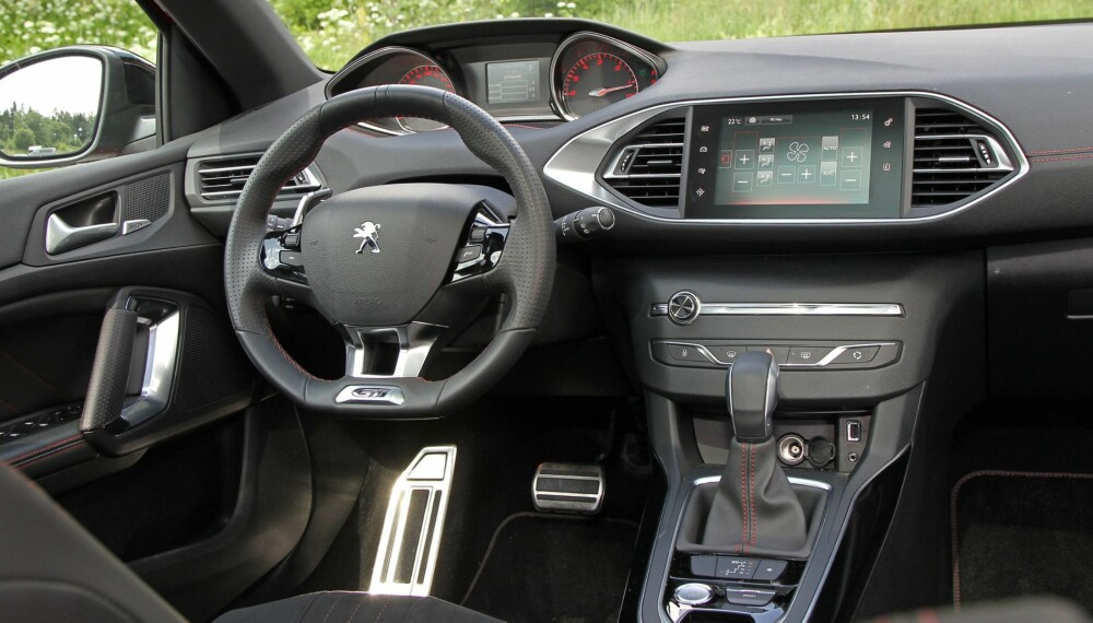 FAVORITT: Peugeot 308 GT er blant våre favoritter. Ikke bare er den praktisk, den er morsom å kjøre også. FOTO: Petter Handeland FAVORITT: Peugeot 308 GT er blant våre favoritter. Ikke bare er den praktisk, den er morsom å kjøre også. FOTO: Petter Handeland