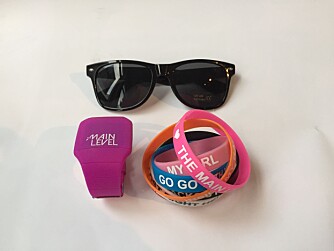 TML-klokke, solbriller og 7 forskjellige armbånd. 