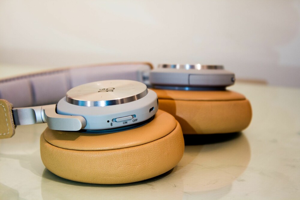 KOMFORT: Putene på BeoPlay H7 er komfortable og du kan bruke hodesettet i mange timer uten å føle ubehag. KOMFORT: Putene på BeoPlay H7 er komfortable og du kan bruke hodesettet i mange timer uten å føle ubehag.