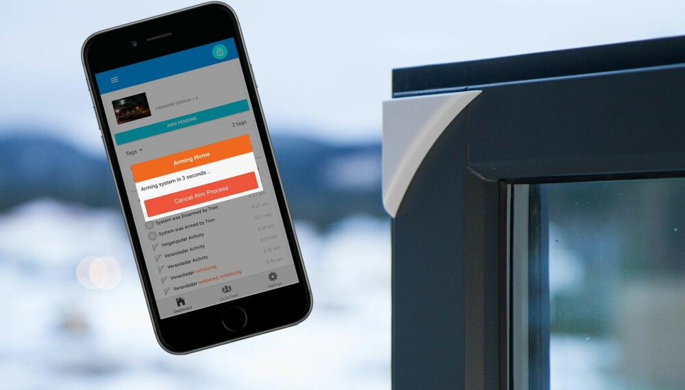 BOLIGALARM: En diskret tagg på døren, en stick i ruteren og en mobil-app. Det er komponentene i boligalarmen Korner Safe.