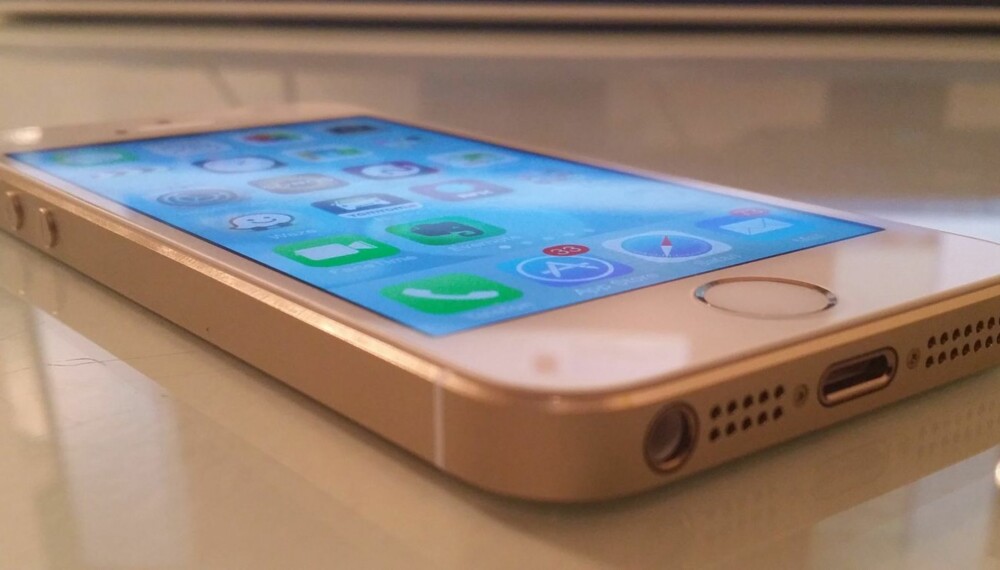 NY: iPhone 5S er Apples nye toppmobil. Visuelt er den kliss lik forgjengeren iPhone 5. NY: iPhone 5S er Apples nye toppmobil. Visuelt er den kliss lik forgjengeren iPhone 5.
