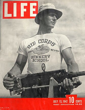 Dette coveret av Life Magazine var med på å sette T-skjorten på kartet da det kom under 2. verdenskrig.