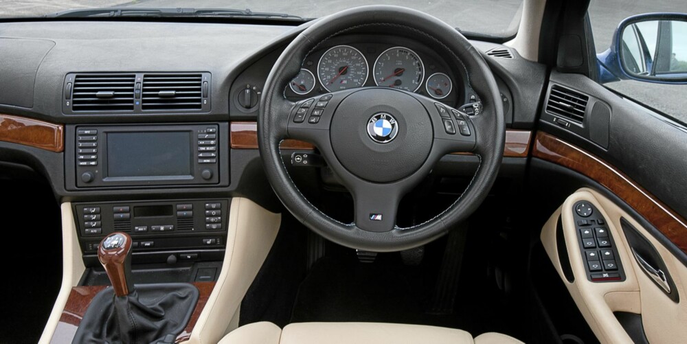 FØRER: Klassisk BMW-interiør. FØRER: Klassisk BMW-interiør.