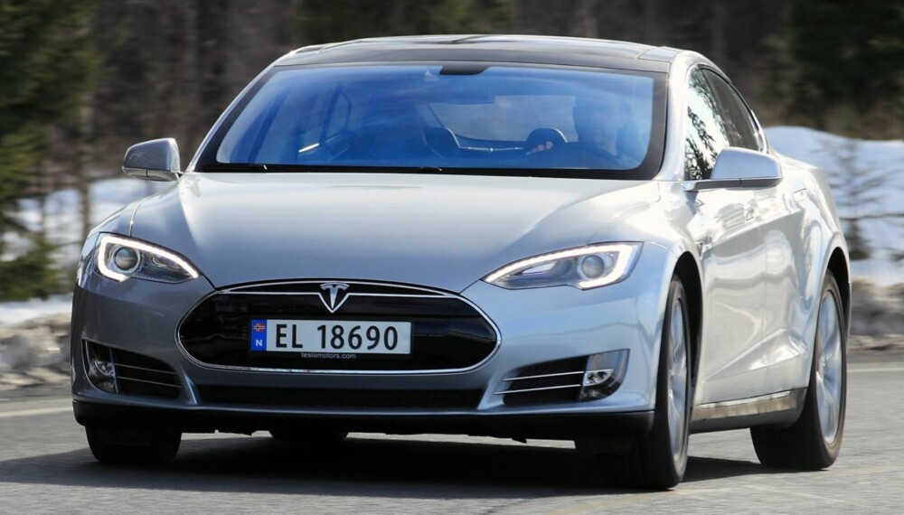 MINDRE UTGAVE: Tesla Model S kan få selskap av en mindre Model E i 2015. FOTP Egil Nordlien, HM Foto