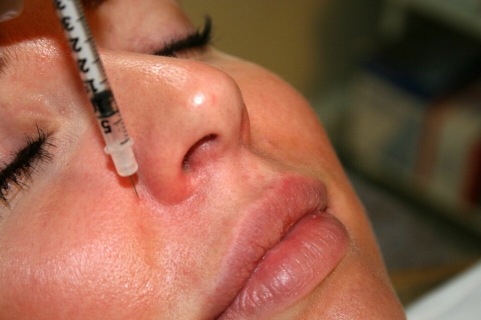 BOTOX: Her blir Botoxen injisert av kosmetisk dermatologisk sykepleier Silje Austnes.