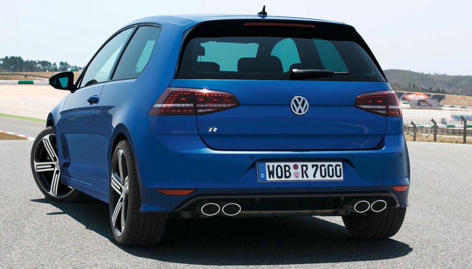 FETT: Fire fete potter sørger for at VW Golf R ikke bare ses, men høres. FOTO: VW