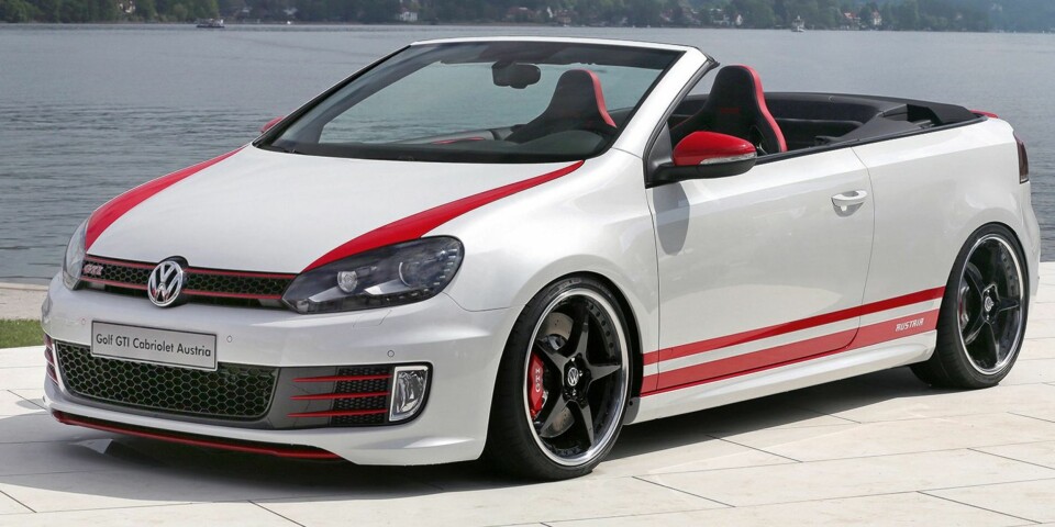 WÖRTHERSEE: VW Golf GTI Cabrio Austria. Baksetene er kastet ut og erstattet av et anlegg på 2250 watt. FOTO: Produsent