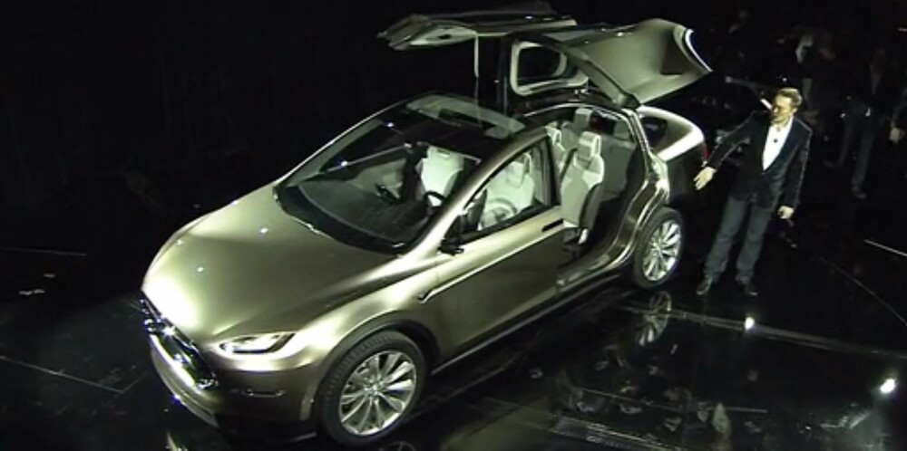 TESLA: Elon Musk presenterer Tesla Model X. FOTO: Youtube