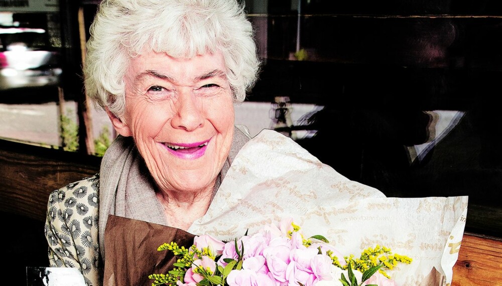 BURSDAGSBARNET: 90-årsdagen feirer Ingrid Espelid Hovig med mange gode venner rundt seg. Foreløpig vet hun lite om hva som skal skje. - De sier at det blir overraskelser, ler hun forventningsfull.