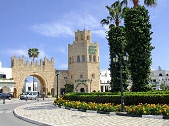 HAVNEN: Port El Kantaoui er den største lystbåthavnen i Tunisia. Her finner du mange restauranter og et yrende folkeliv.