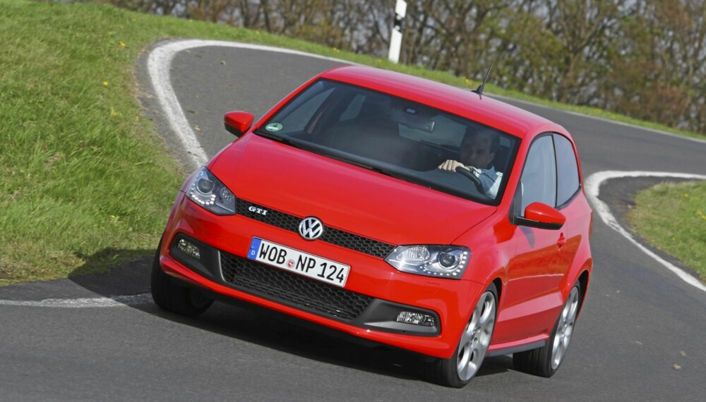 TØFFERE: Polo GTI har små, men viktige endringer som skiller den fra en vanlig Polo. Foto: VW TØFFERE: Polo GTI har små, men viktige endringer som skiller den fra en vanlig Polo. Foto: VW