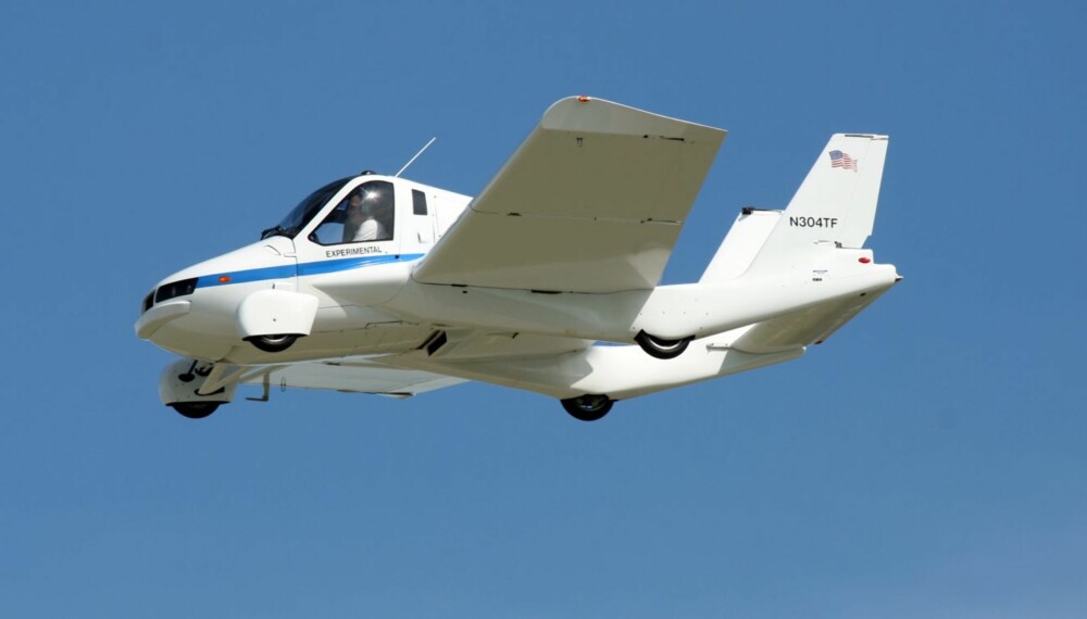 I luften, med vingene foldet ut, er Terrafugia som et fly og har en flyrekkevidde på 660 kilometer. Cruisehastigheten er på 160 km/t.