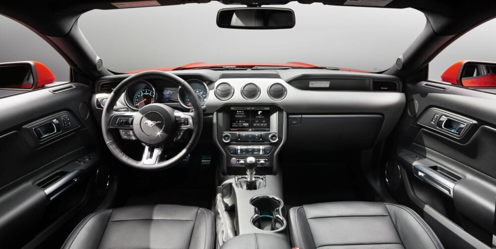 MER PÅKOSTET: Førermiljøet ser langt mer påkostet og raffinert ut enn det vi er vant med i Ford Mustang. FOTO: Ford MER PÅKOSTET: Førermiljøet ser langt mer påkostet og raffinert ut enn det vi er vant med i Ford Mustang. FOTO: Ford
